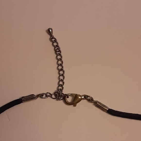 Elegant Carved Shell Flower Pendant Necklace - Picture 6 of 8